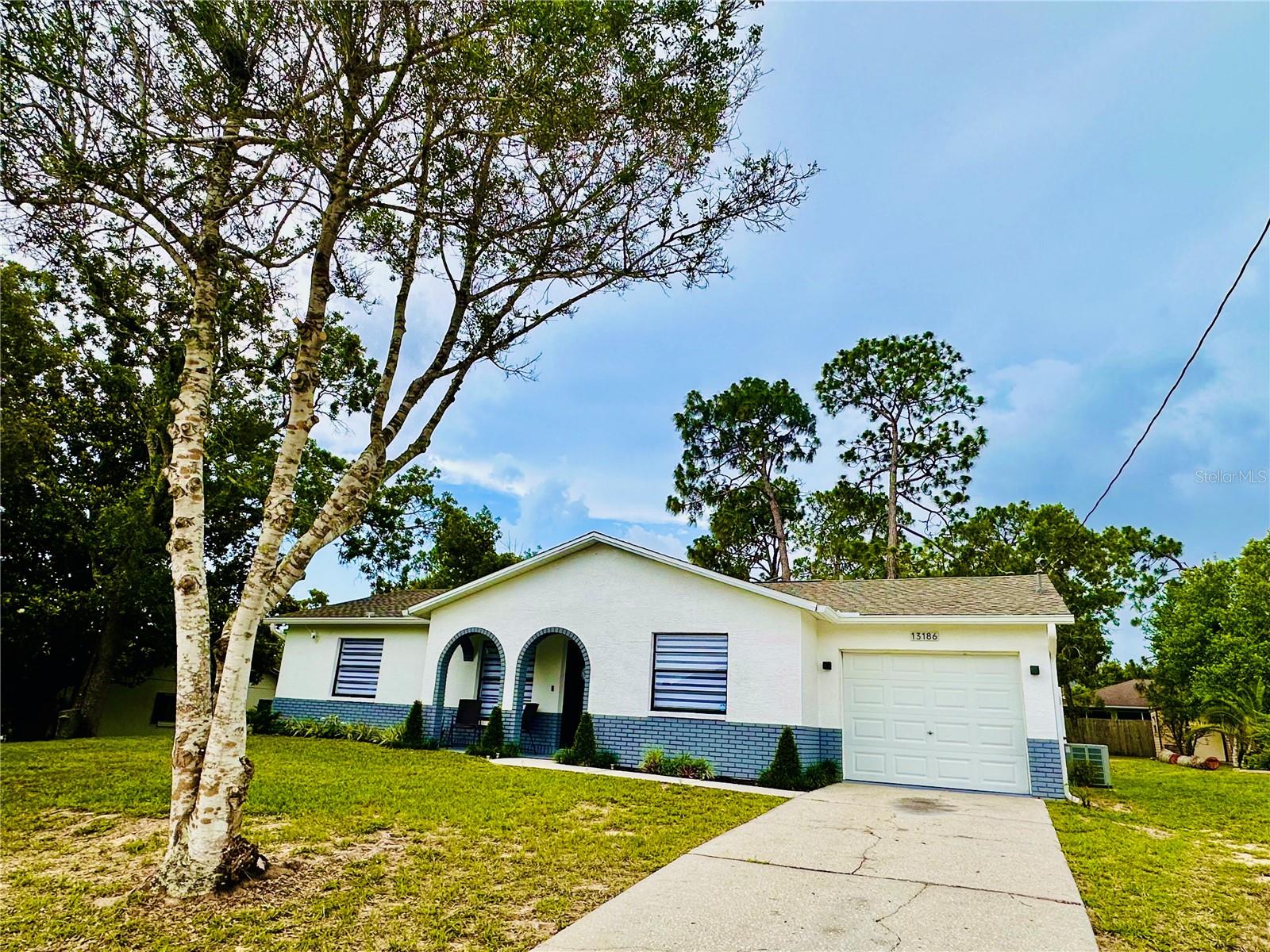 Image 4 of 53 For 13186 Thrush Street