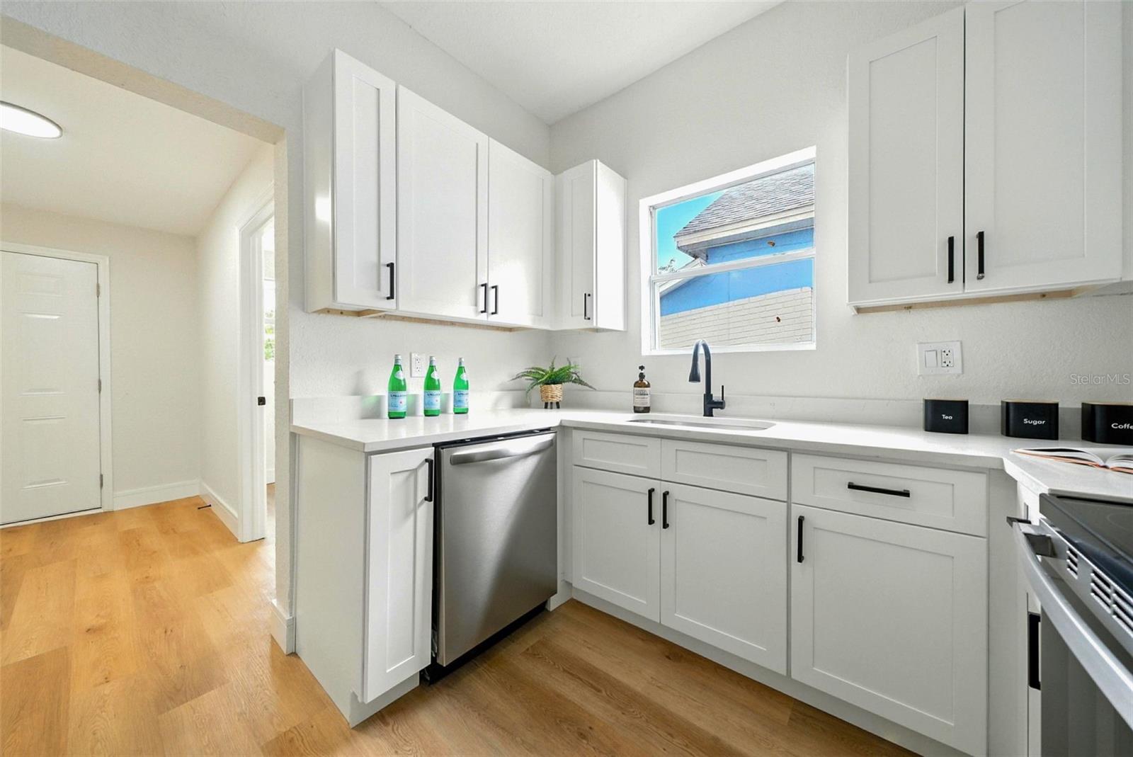 Image 10 of 27 For 2118 Nassau Street