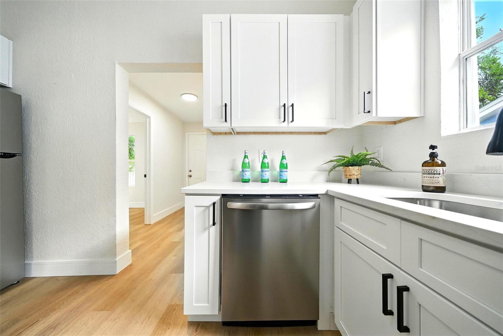 Image 11 of 27 For 2118 Nassau Street