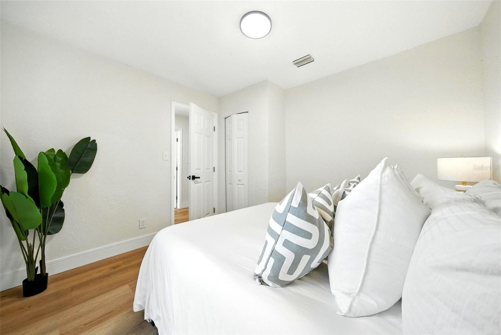 Image 16 of 27 For 2118 Nassau Street