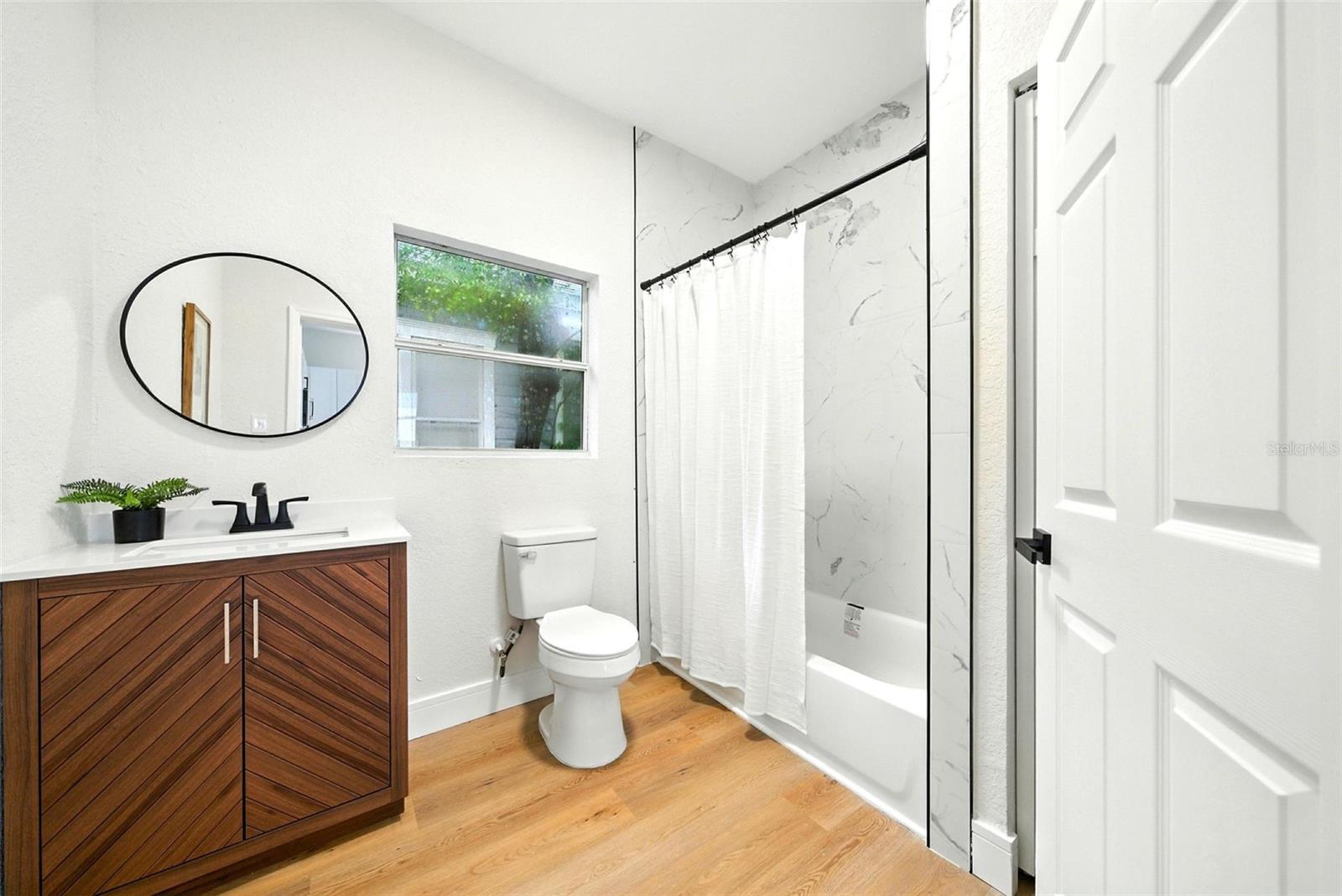 Image 17 of 27 For 2118 Nassau Street