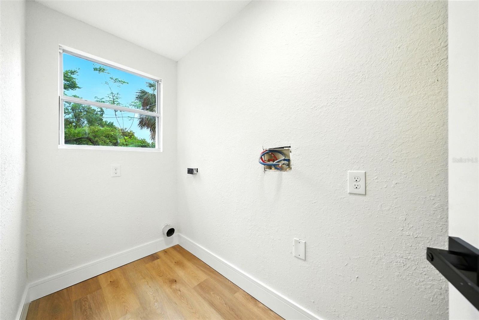 Image 21 of 27 For 2118 Nassau Street