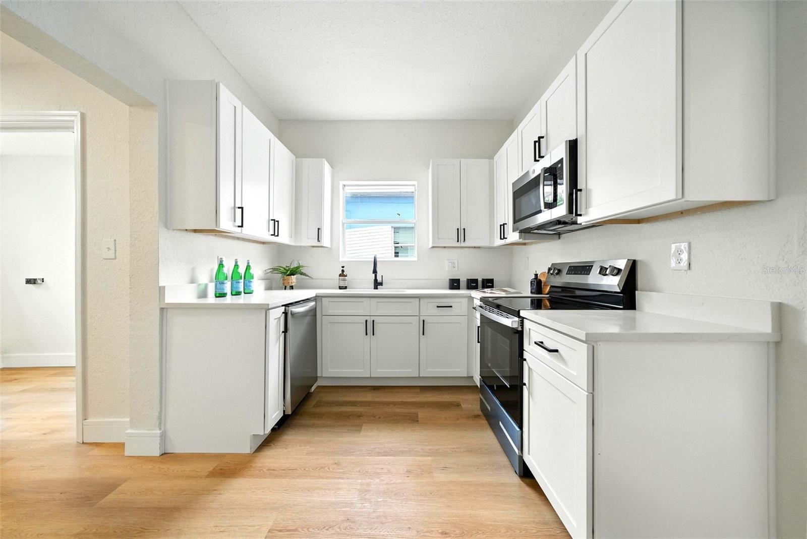 Image 8 of 27 For 2118 Nassau Street