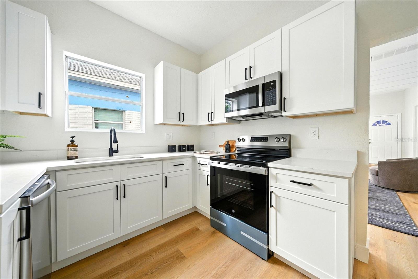 Image 9 of 27 For 2118 Nassau Street