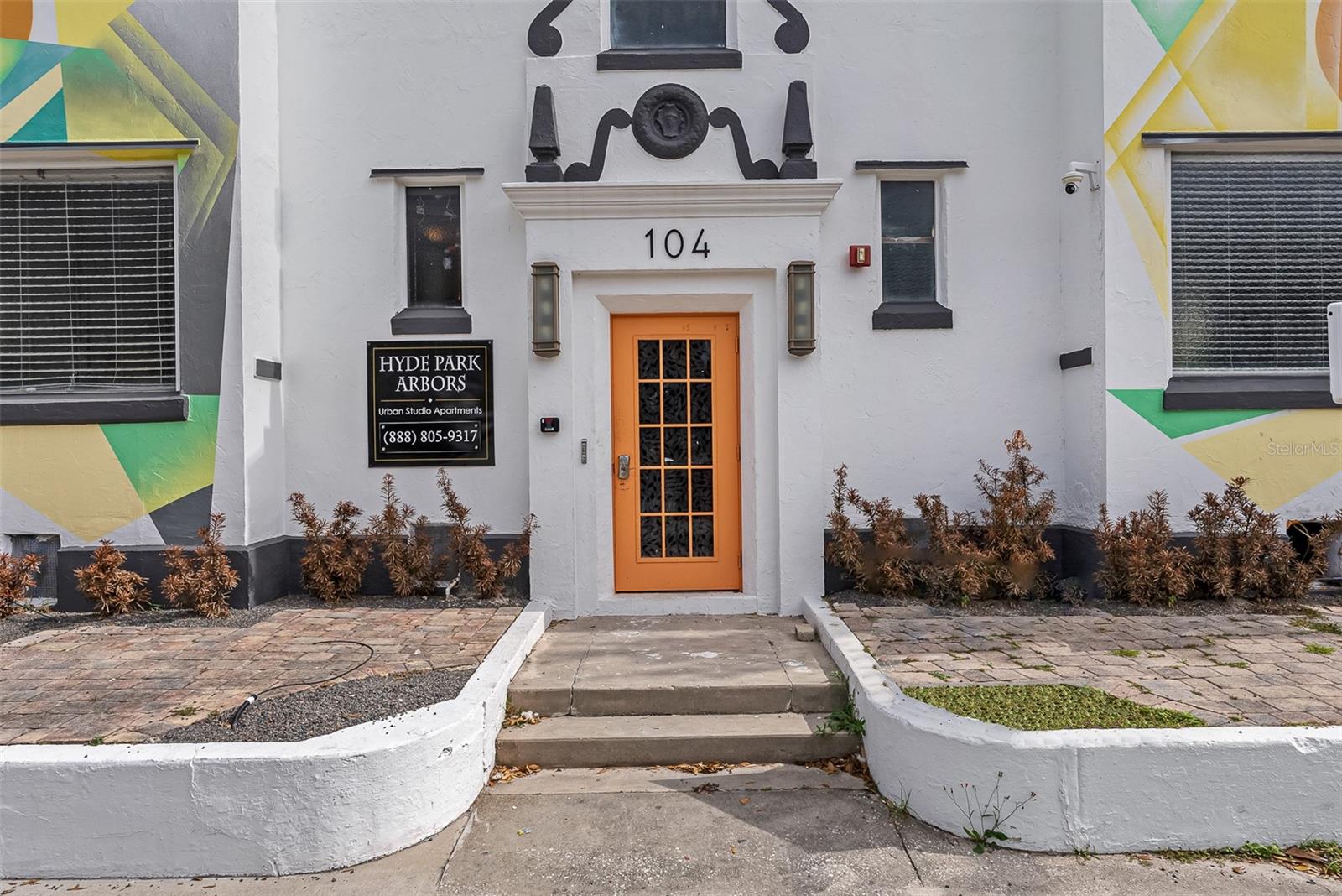 Image 2 of 11 For 104 Armenia Avenue 2