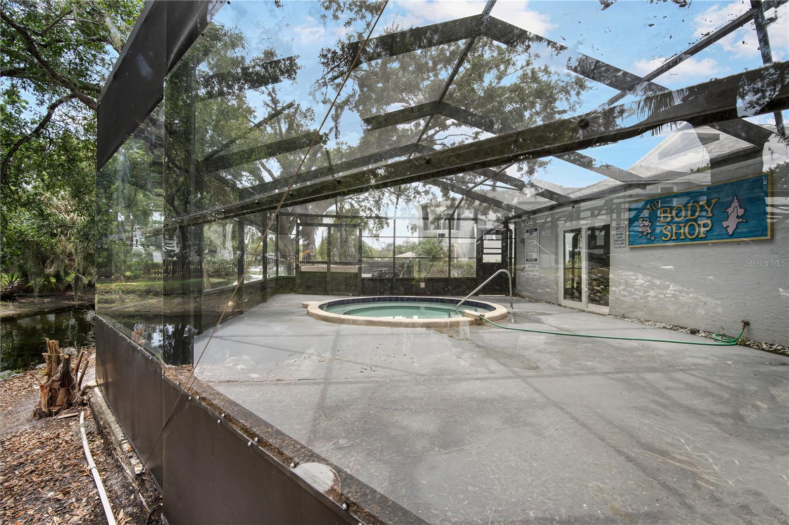 Listing photo id 9 for 4130 Dolphin Drive