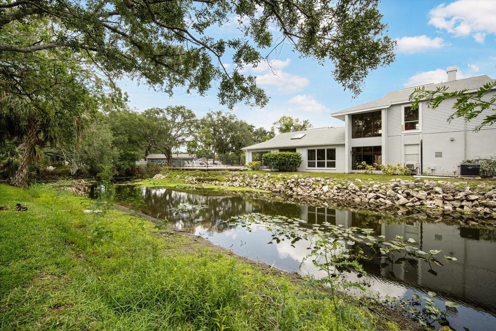 Listing photo id 12 for 4130 Dolphin Drive