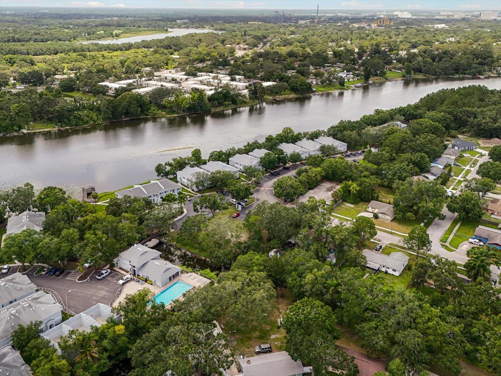 Listing photo id 14 for 4130 Dolphin Drive