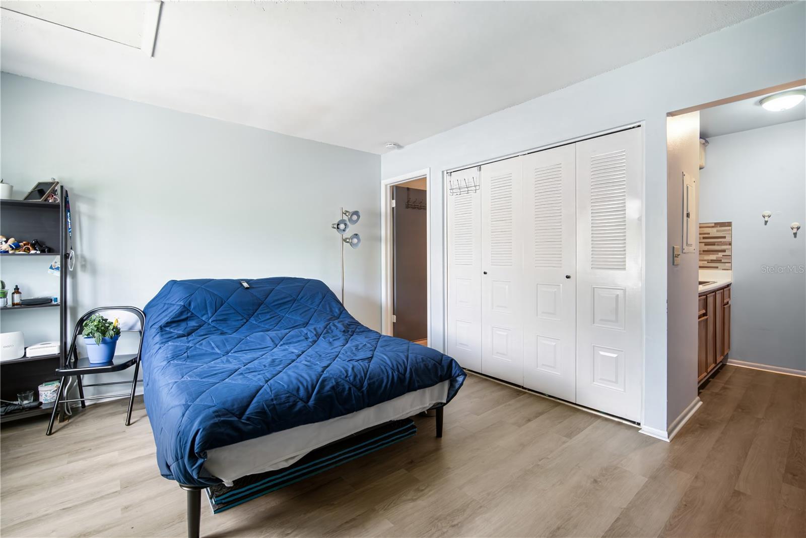 Listing photo id 3 for 4130 Dolphin Drive