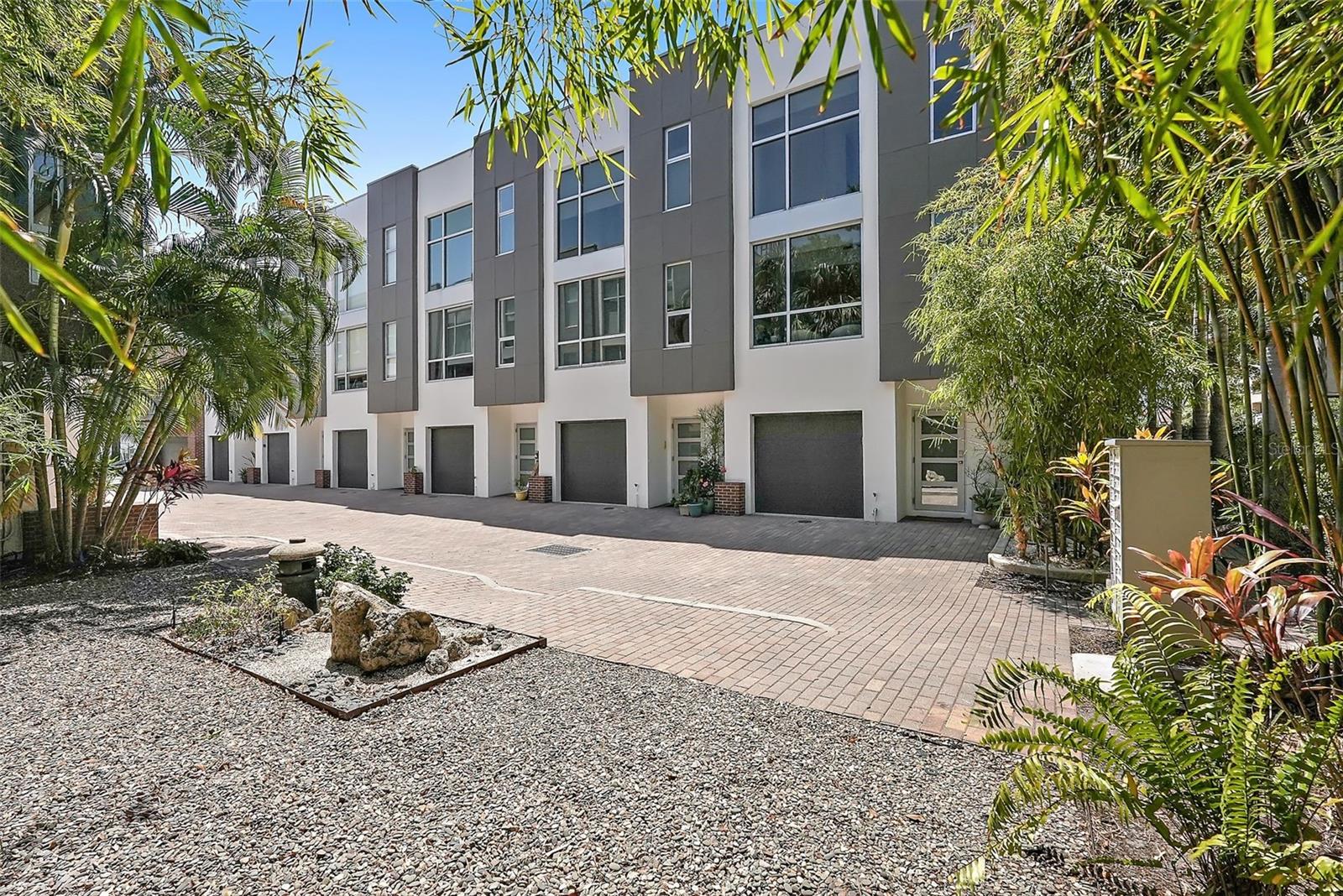 Details for 325 5th Avenue S 9, ST PETERSBURG, FL 33701