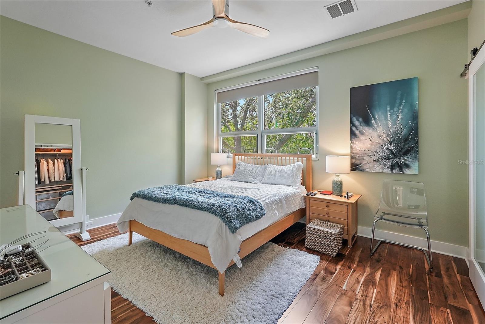 Image 7 of 29 For 325 5th Avenue S 9