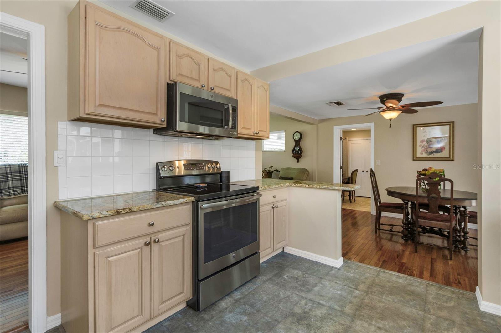 Image 11 of 36 For 4206 Palmira Avenue