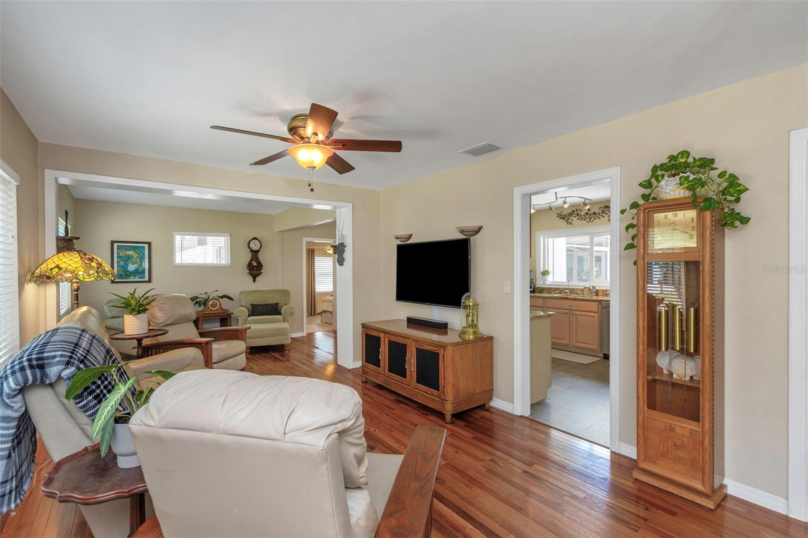 Image 5 of 36 For 4206 Palmira Avenue