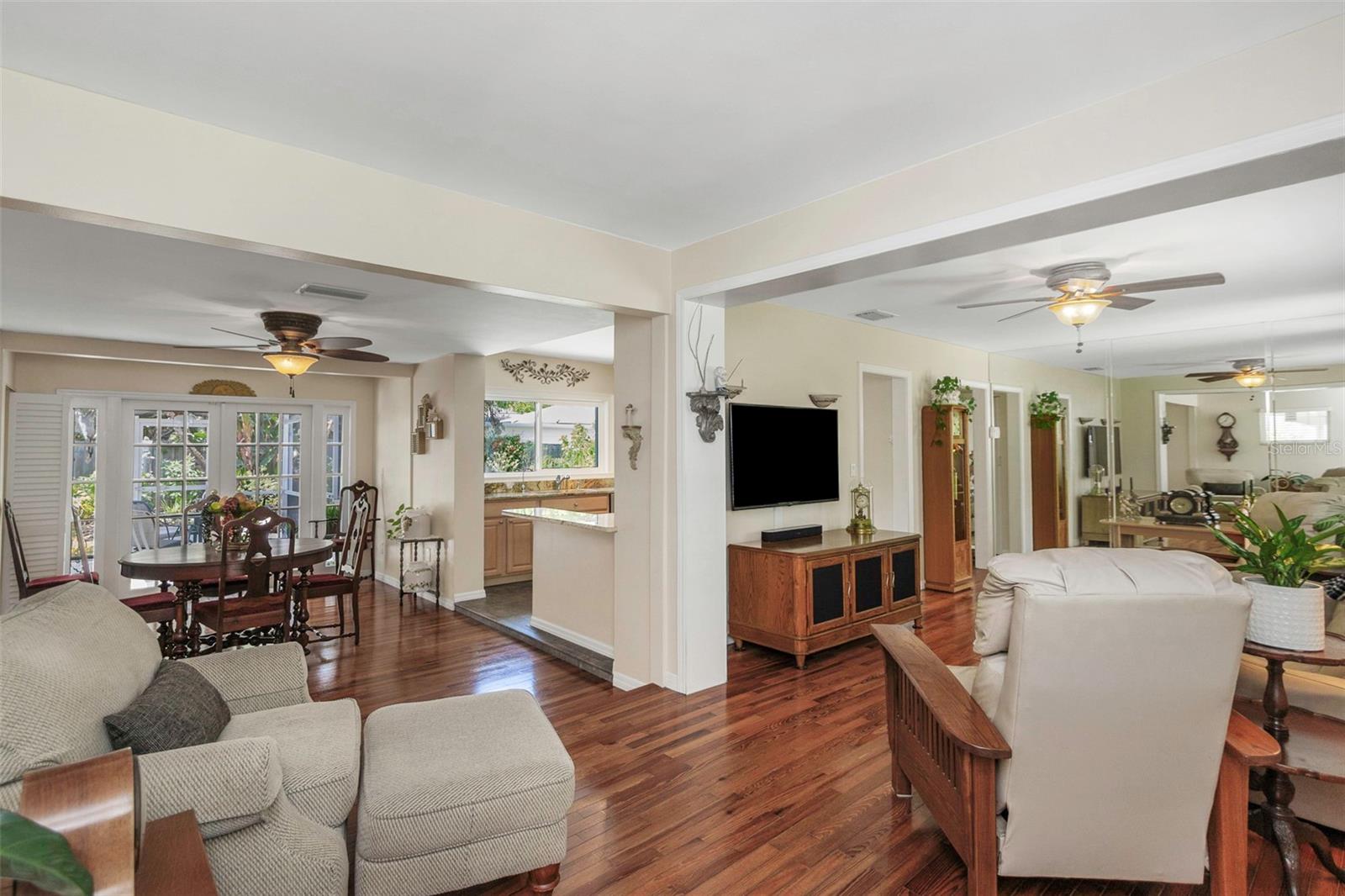 Image 8 of 36 For 4206 Palmira Avenue