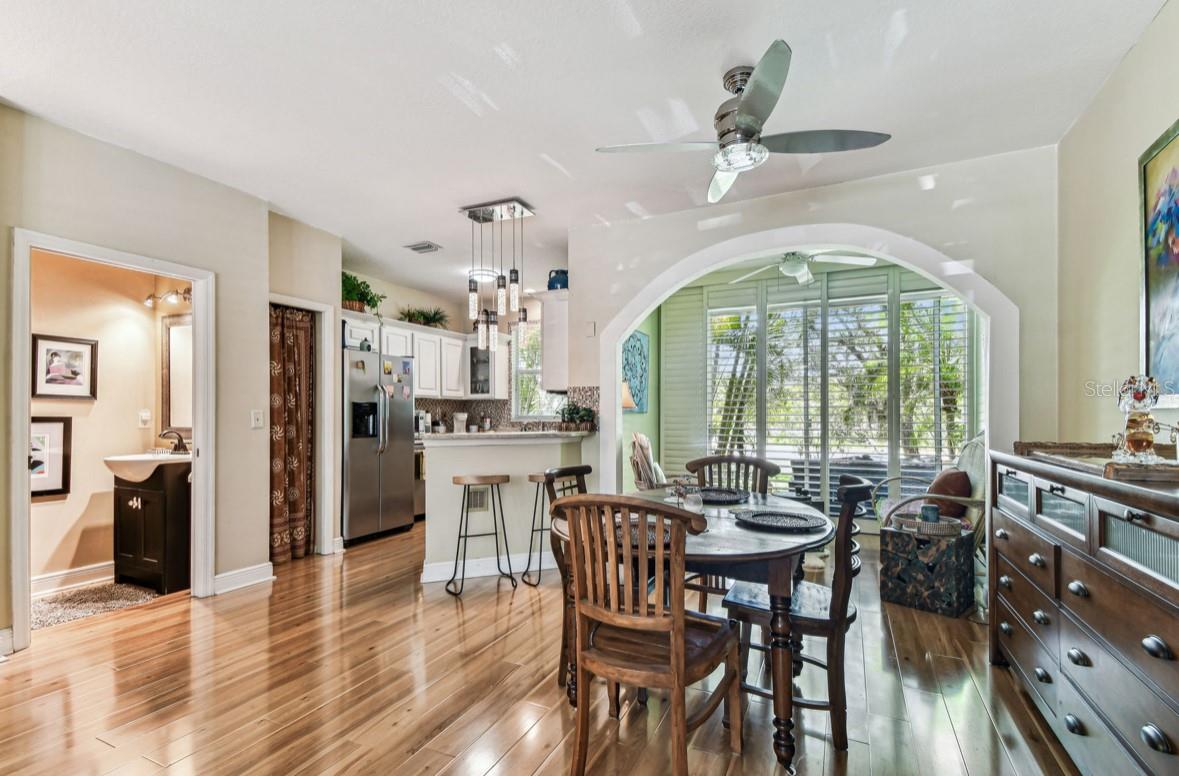 Image 9 of 55 For 12472 Country White Circle
