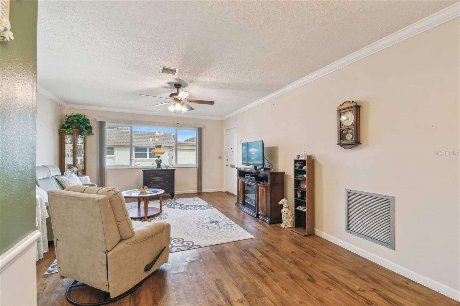 Image 12 of 81 For 8447 Orleans N