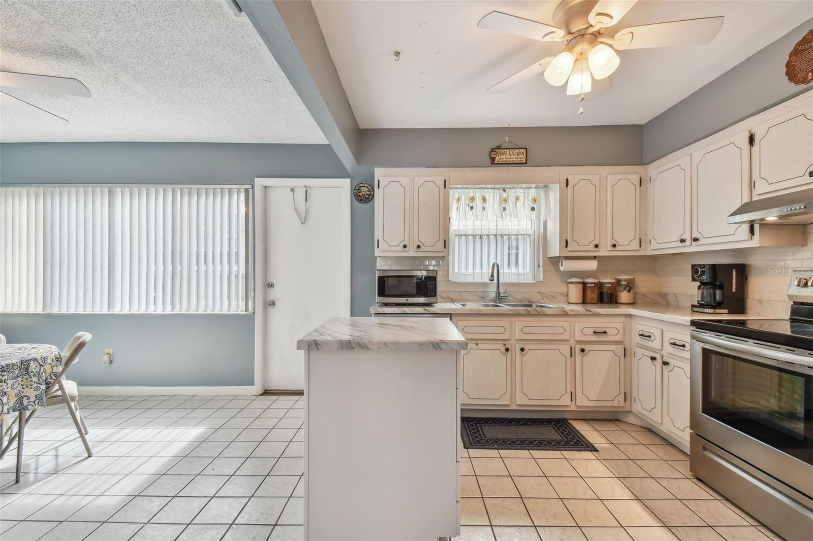 Image 13 of 81 For 8447 Orleans N