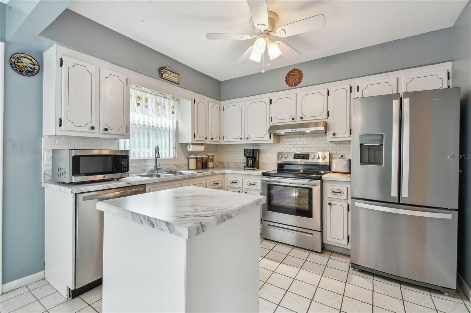 Image 14 of 81 For 8447 Orleans N