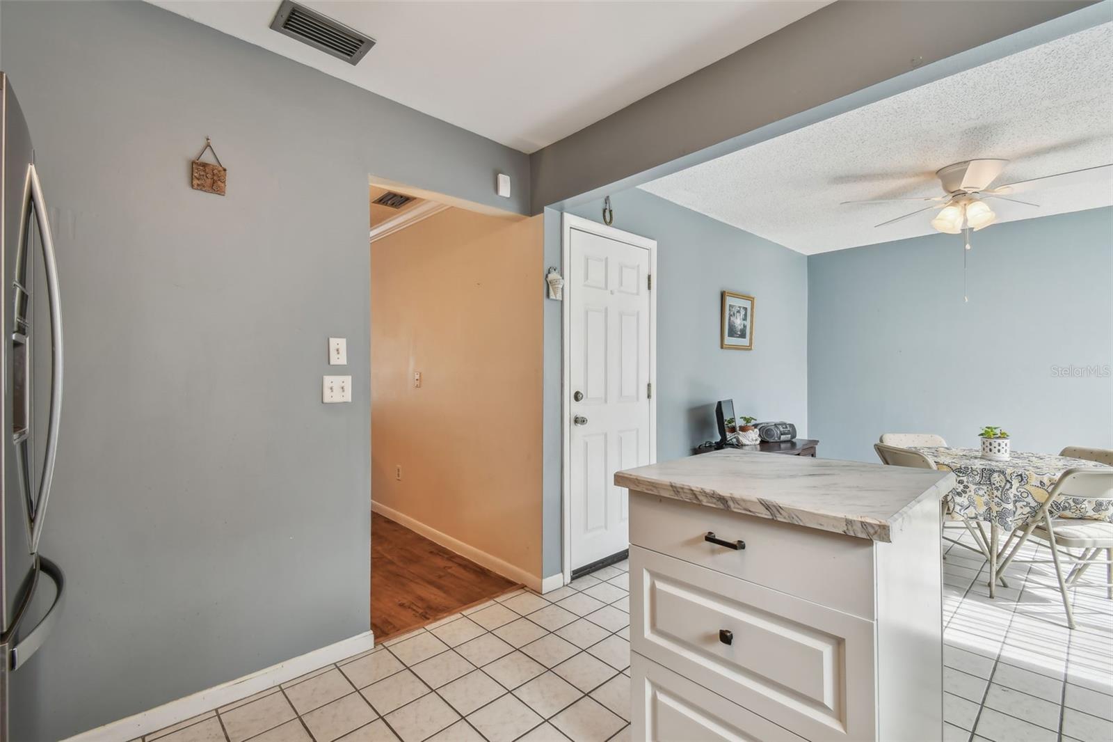 Image 17 of 81 For 8447 Orleans N