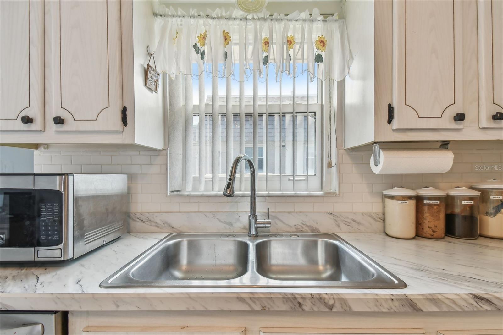 Image 18 of 81 For 8447 Orleans N