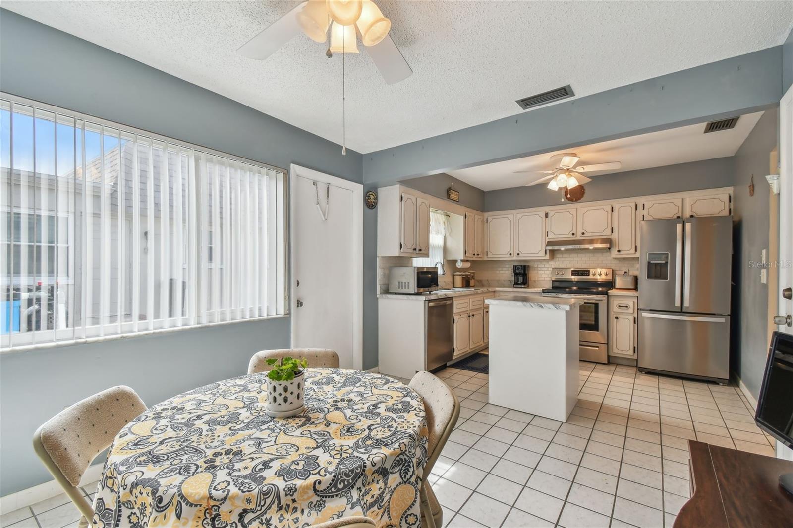 Image 21 of 81 For 8447 Orleans N