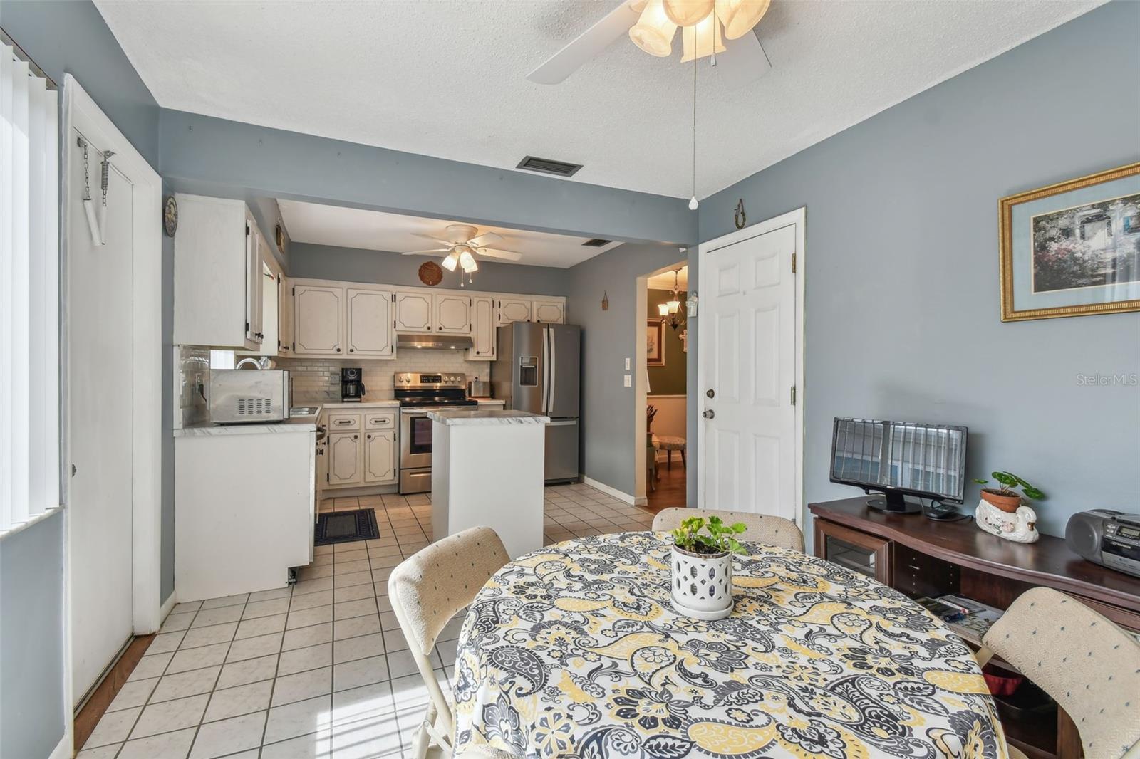 Image 22 of 81 For 8447 Orleans N
