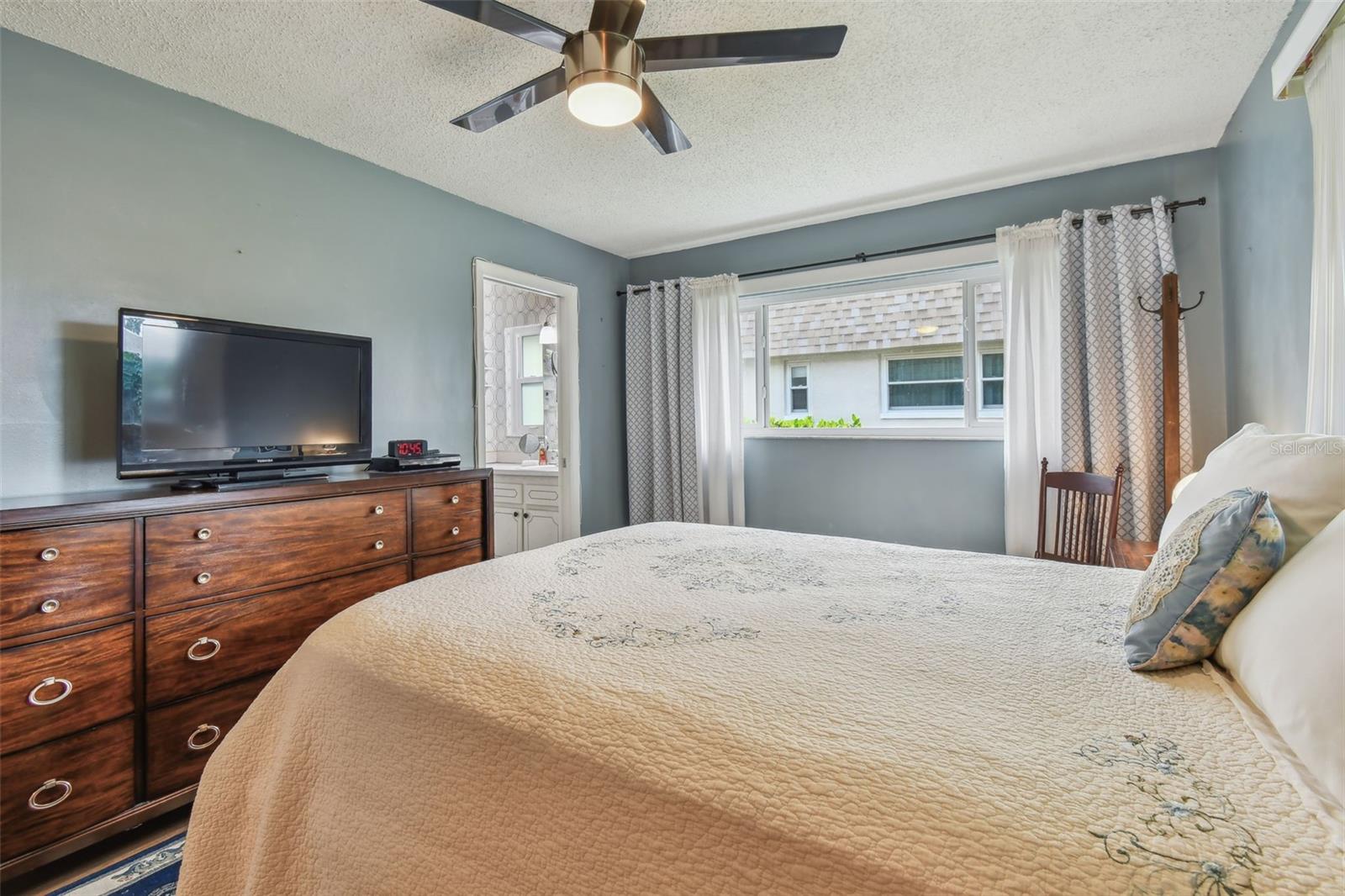 Image 24 of 81 For 8447 Orleans N