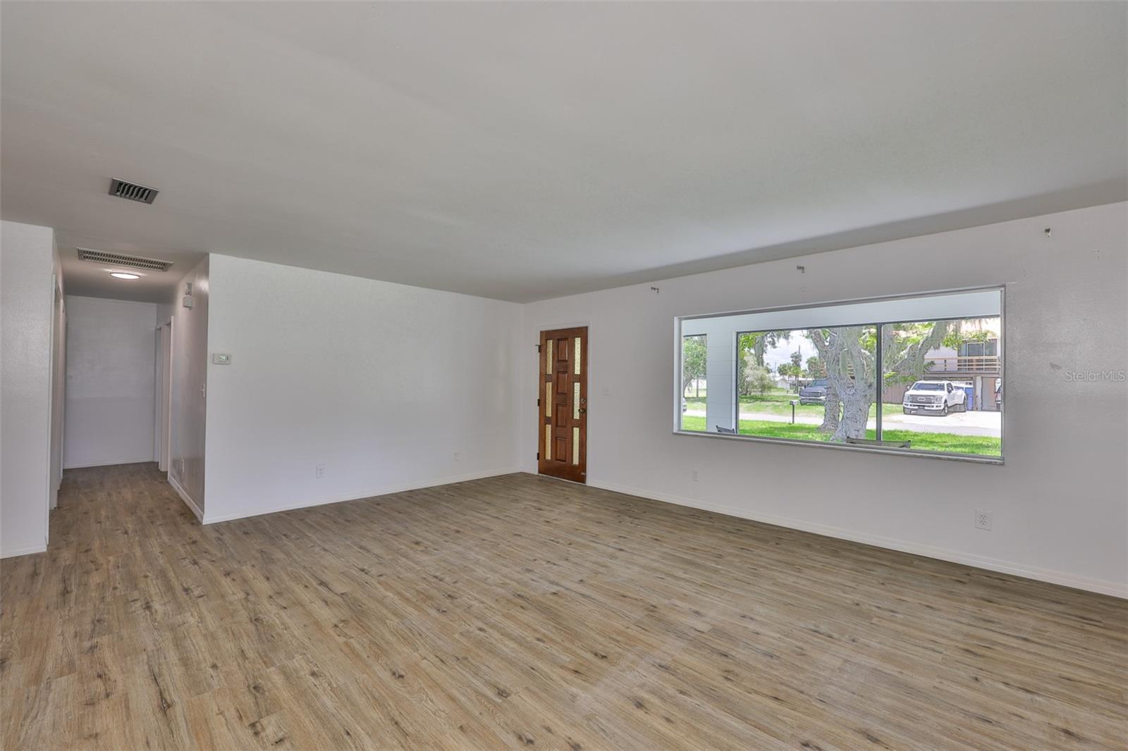 Image 11 of 52 For 301 Carlyle Boulevard