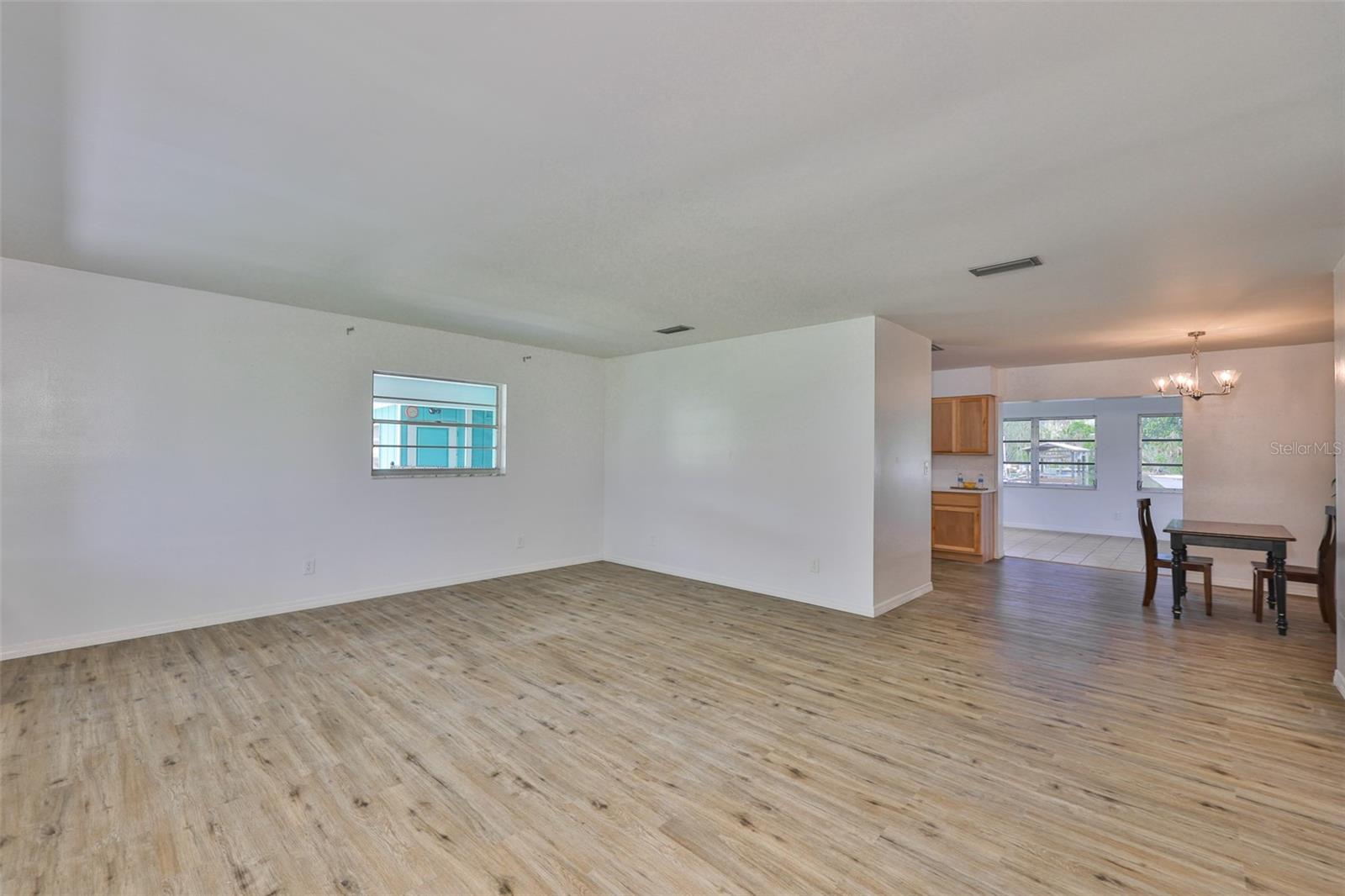Image 15 of 52 For 301 Carlyle Boulevard