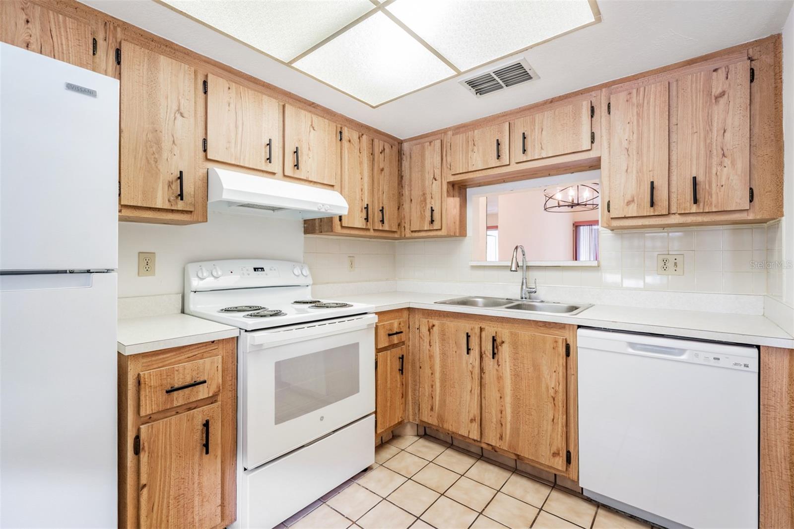 Listing photo id 15 for 2465 Northside Drive 605