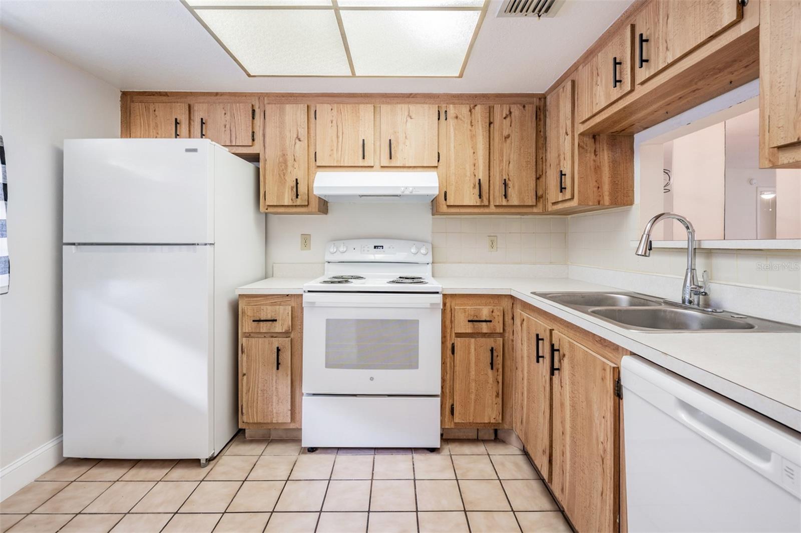 Listing photo id 0 for 2465 Northside Drive 605
