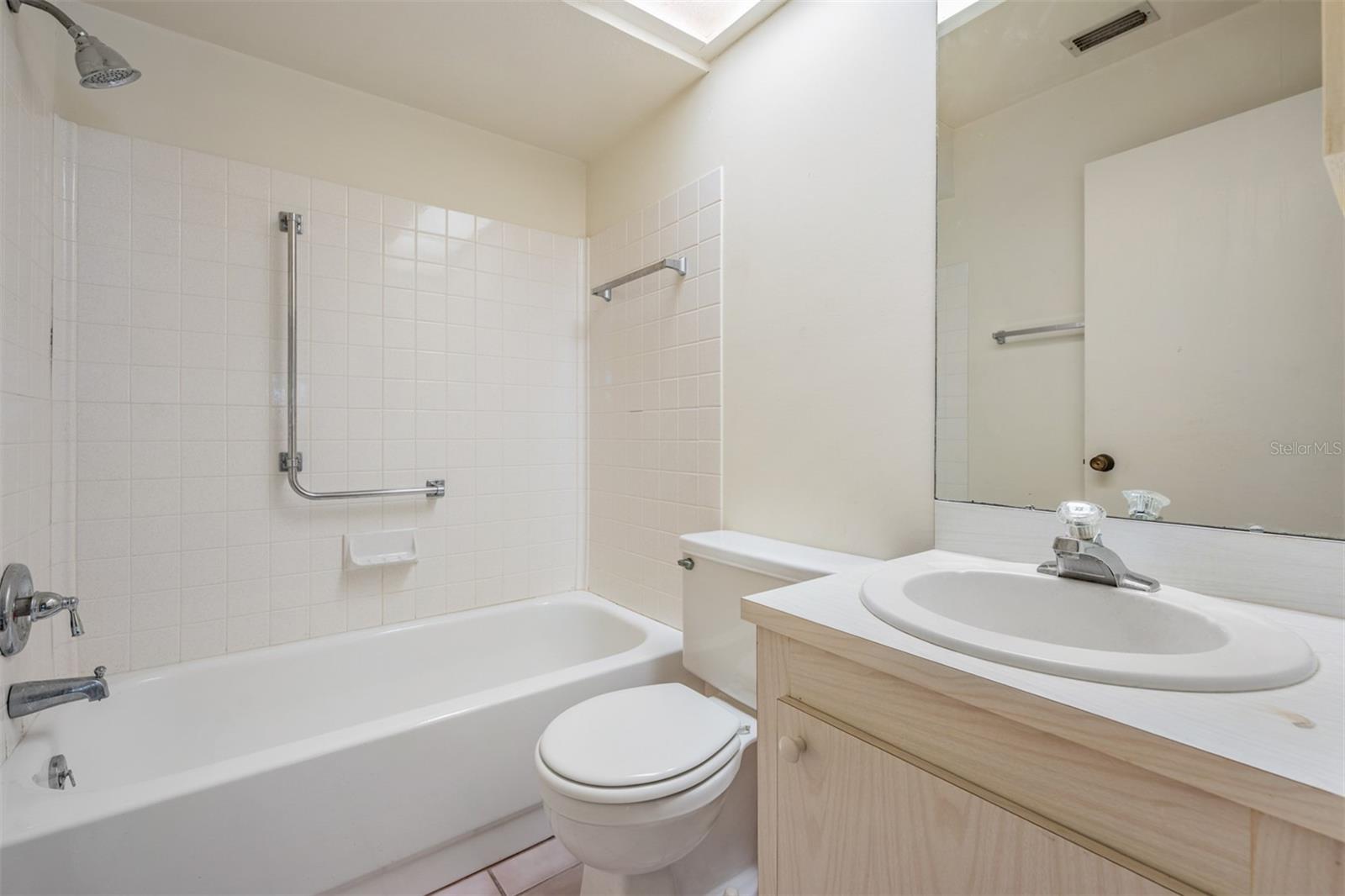 Listing photo id 18 for 2465 Northside Drive 605