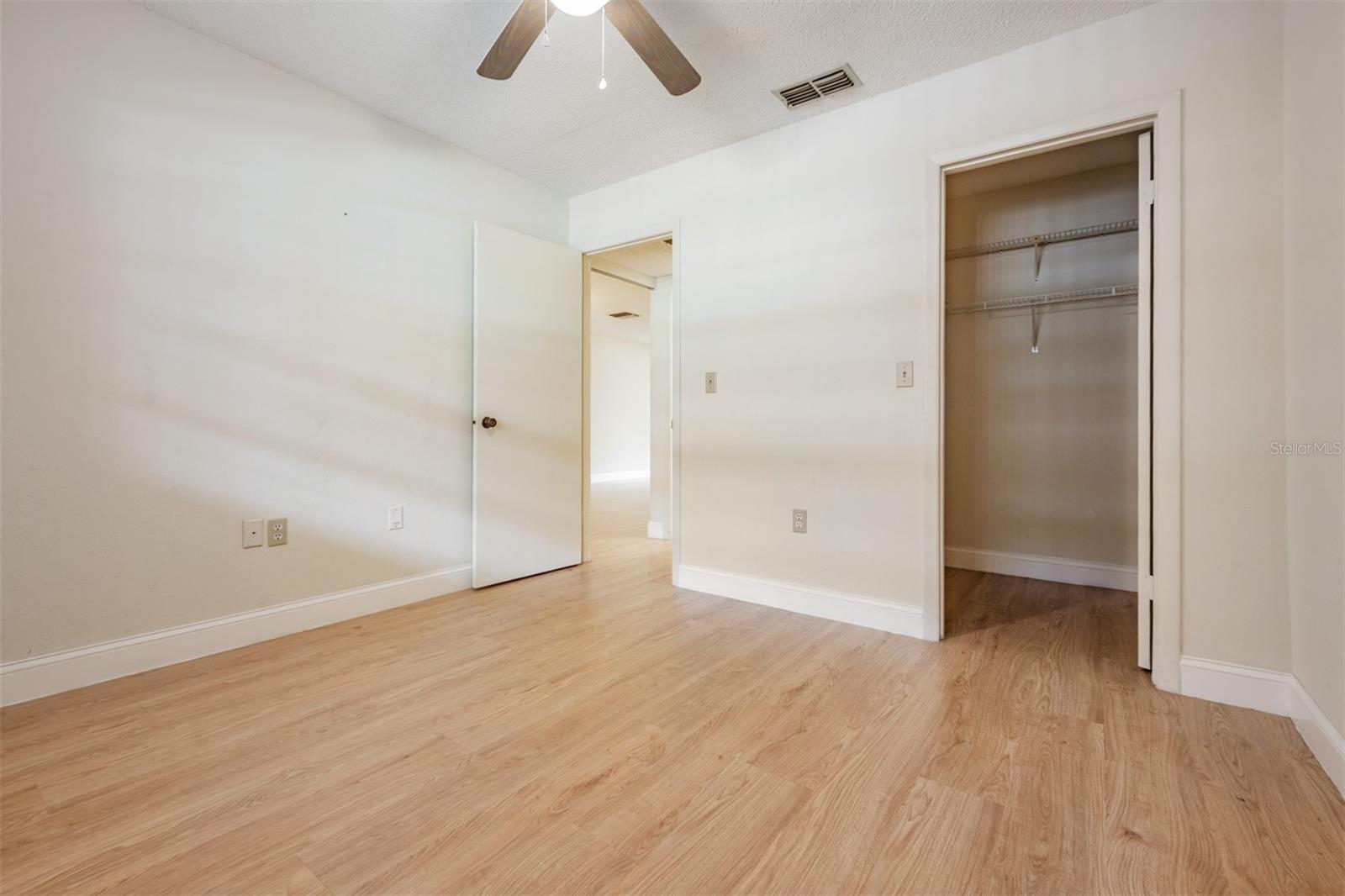 Listing photo id 19 for 2465 Northside Drive 605