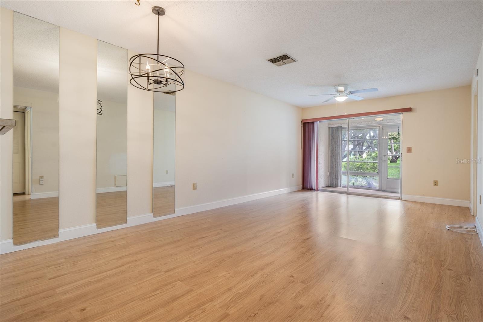 Listing photo id 1 for 2465 Northside Drive 605