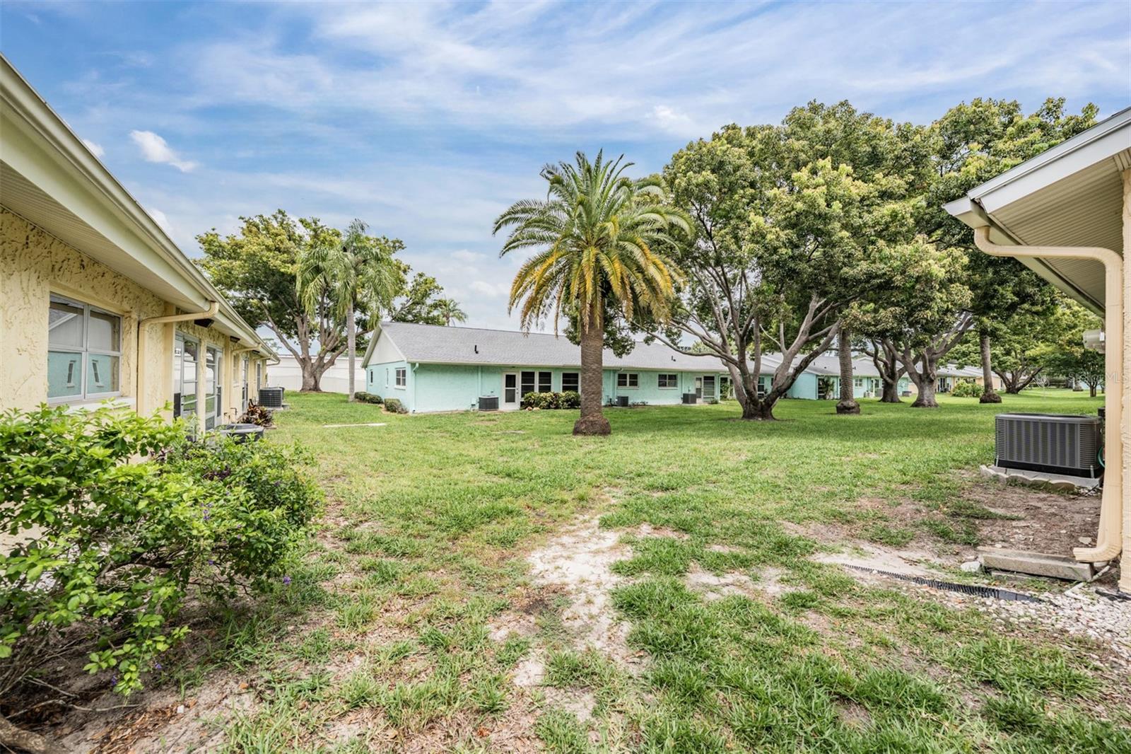 Listing photo id 31 for 2465 Northside Drive 605