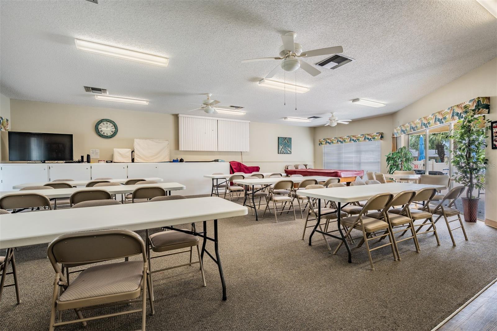 Listing photo id 45 for 2465 Northside Drive 605