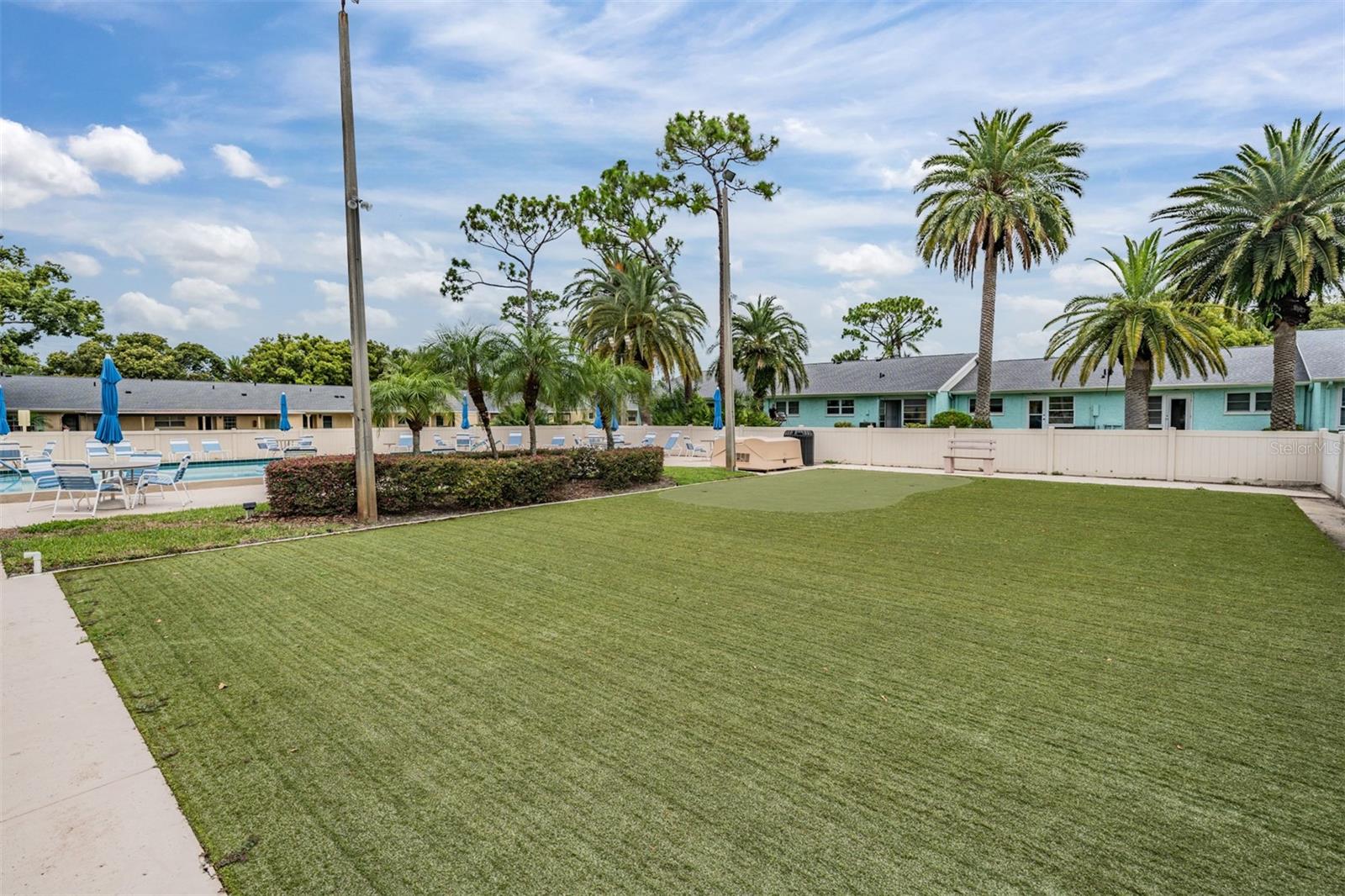 Listing photo id 47 for 2465 Northside Drive 605