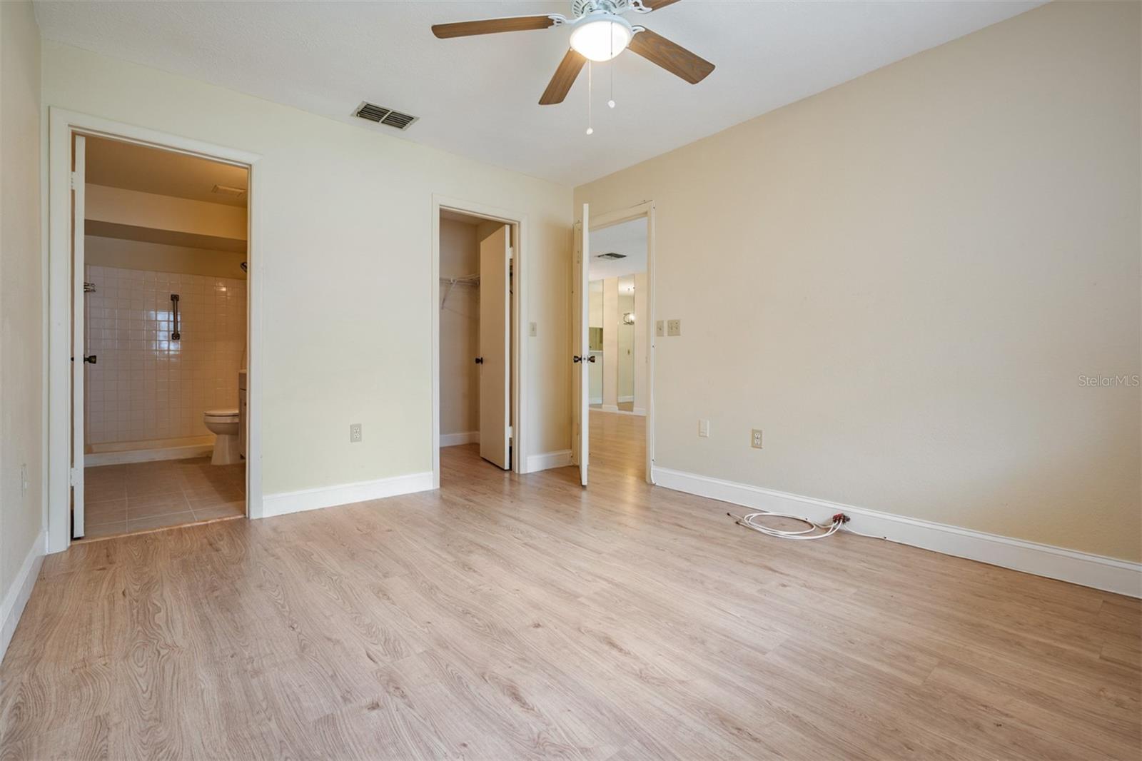 Listing photo id 4 for 2465 Northside Drive 605