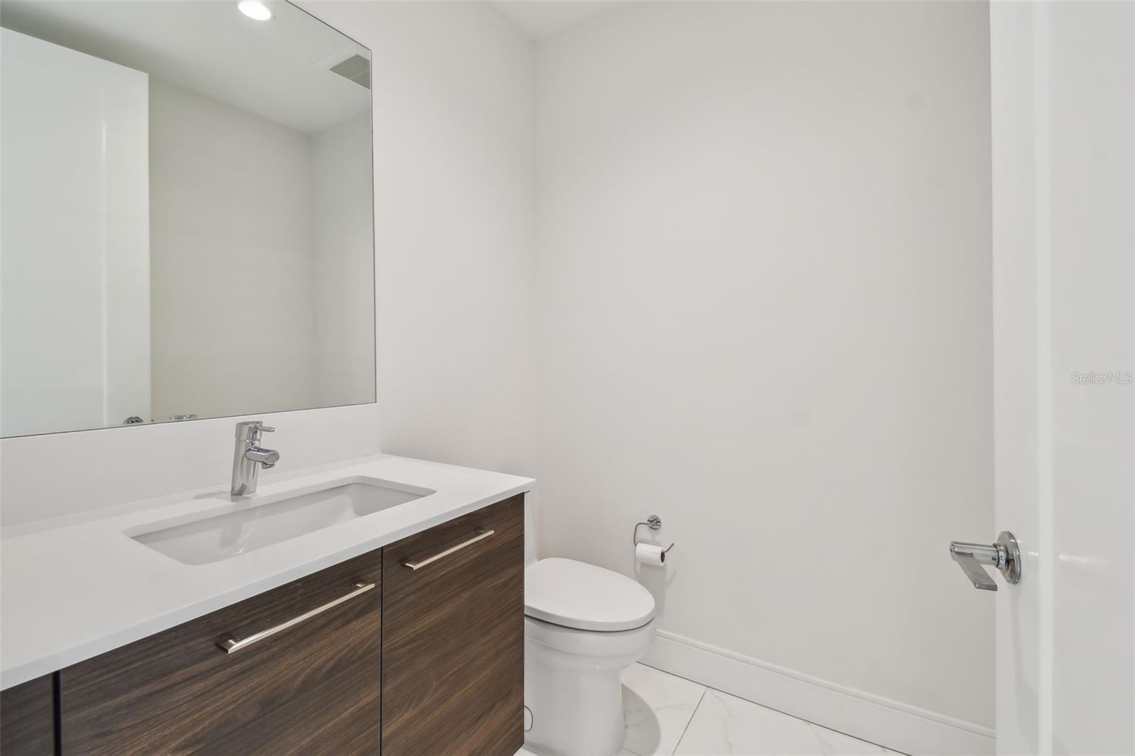 Image 12 of 50 For 100 1st Avenue N 2304