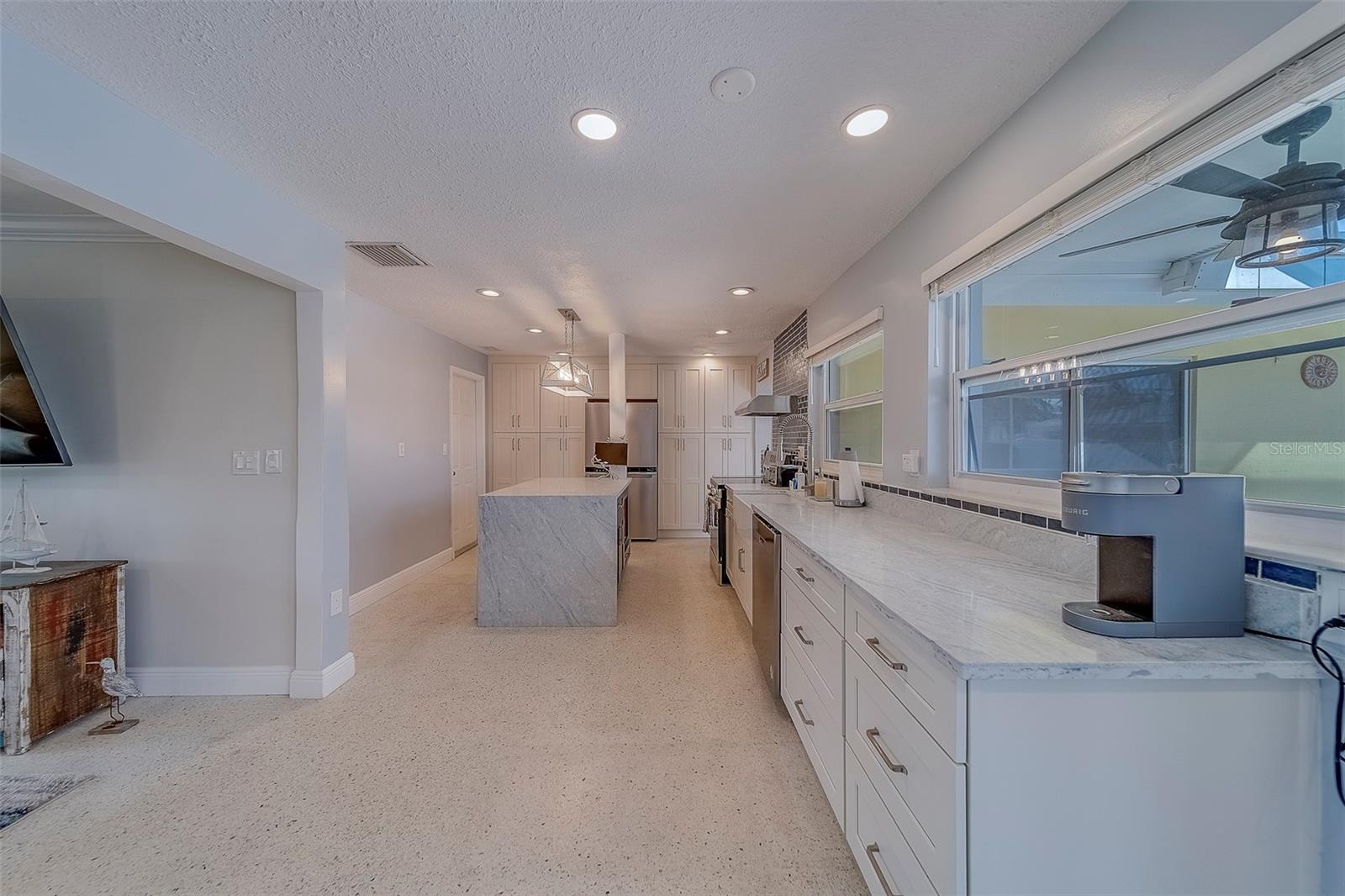 Image 11 of 47 For 115 15th St  