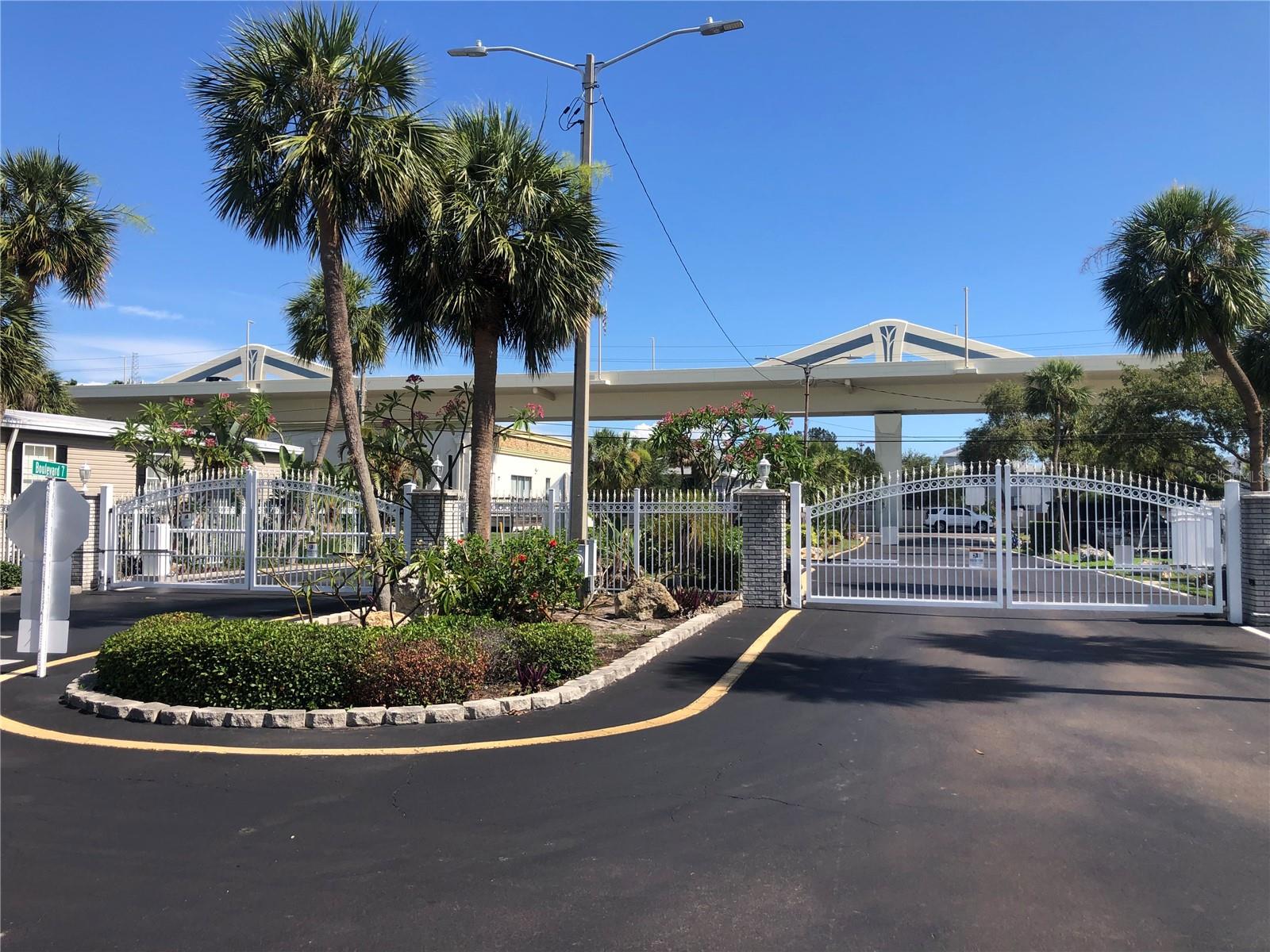 Listing photo id 1 for 4851 Gandy Boulevard B2l10