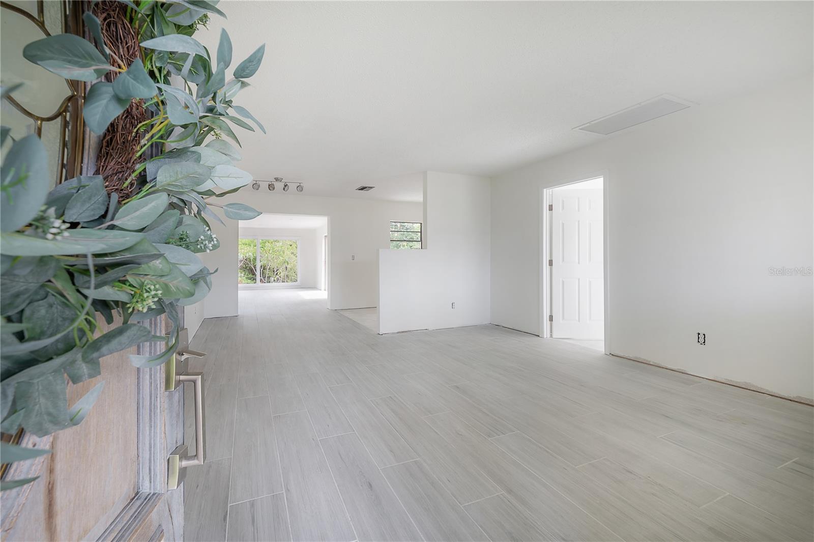 Image 5 of 53 For 8701 Driftwood Drive Drive
