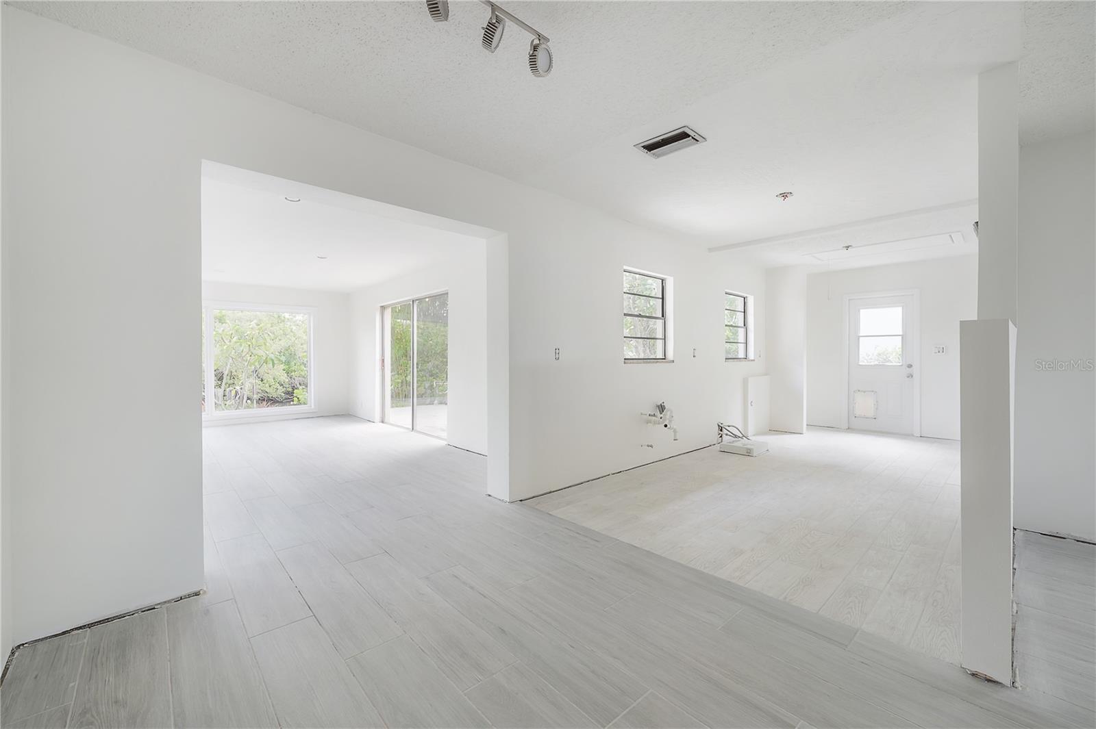 Image 9 of 53 For 8701 Driftwood Drive Drive