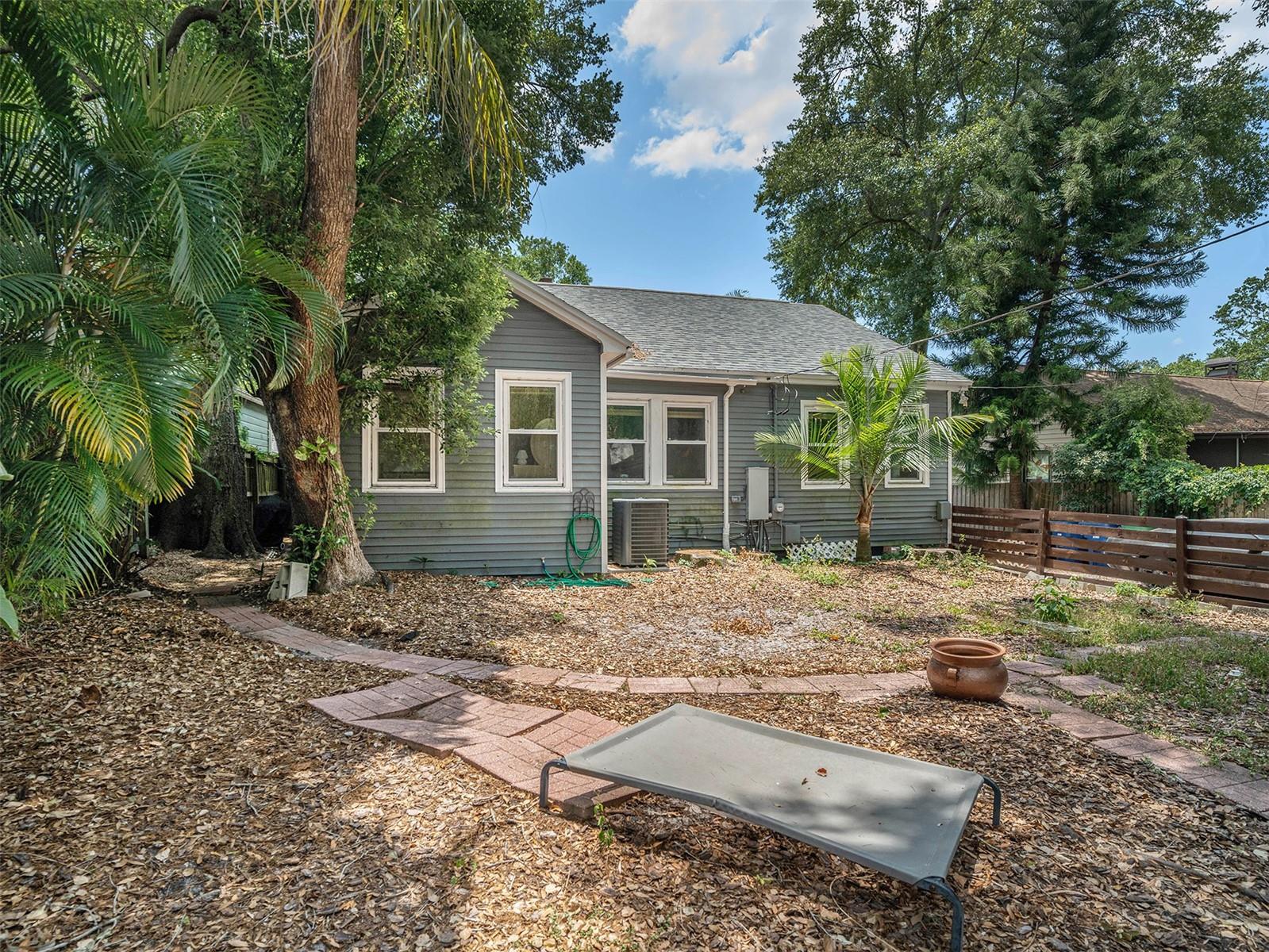 Image 24 of 55 For 1024 Henry Avenue 0