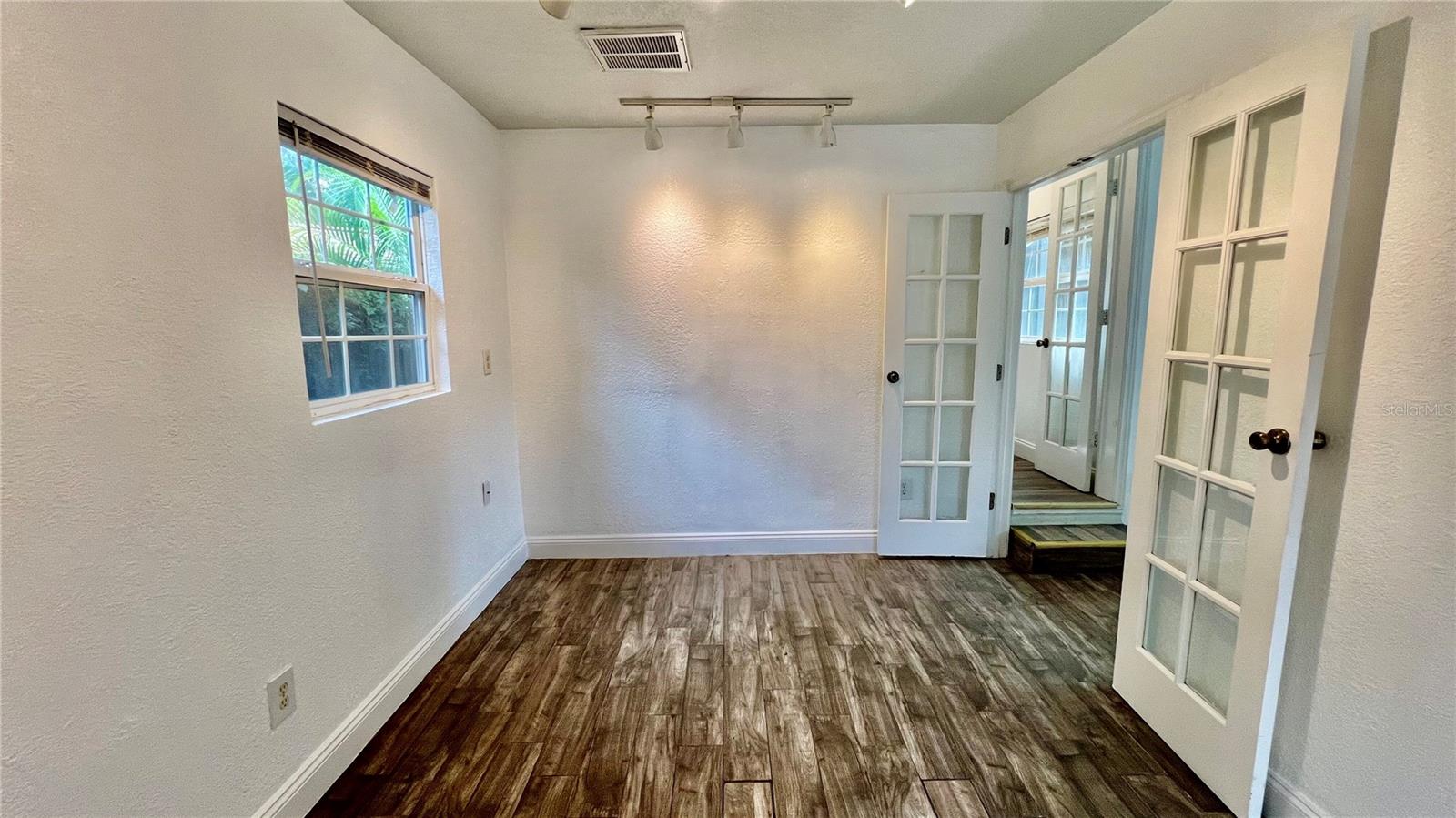 Image 41 of 55 For 1024 Henry Avenue 0