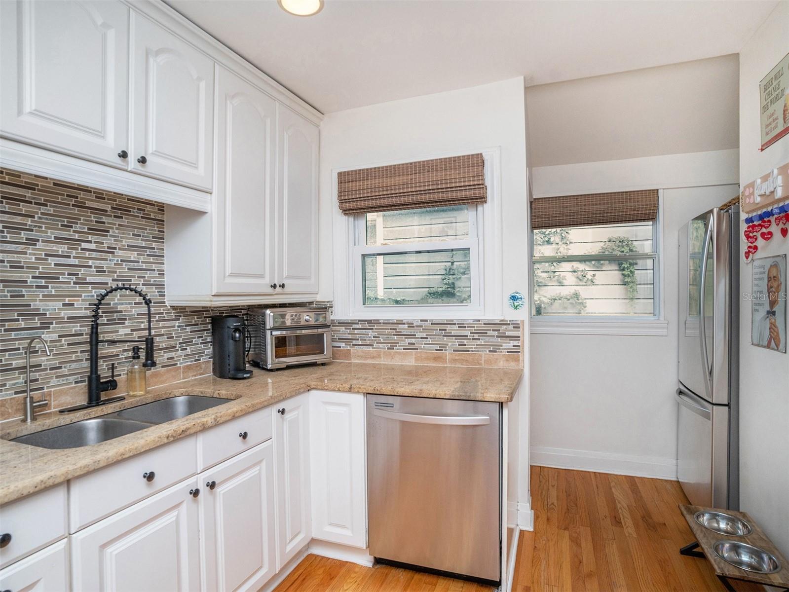 Image 8 of 55 For 1024 Henry Avenue 0