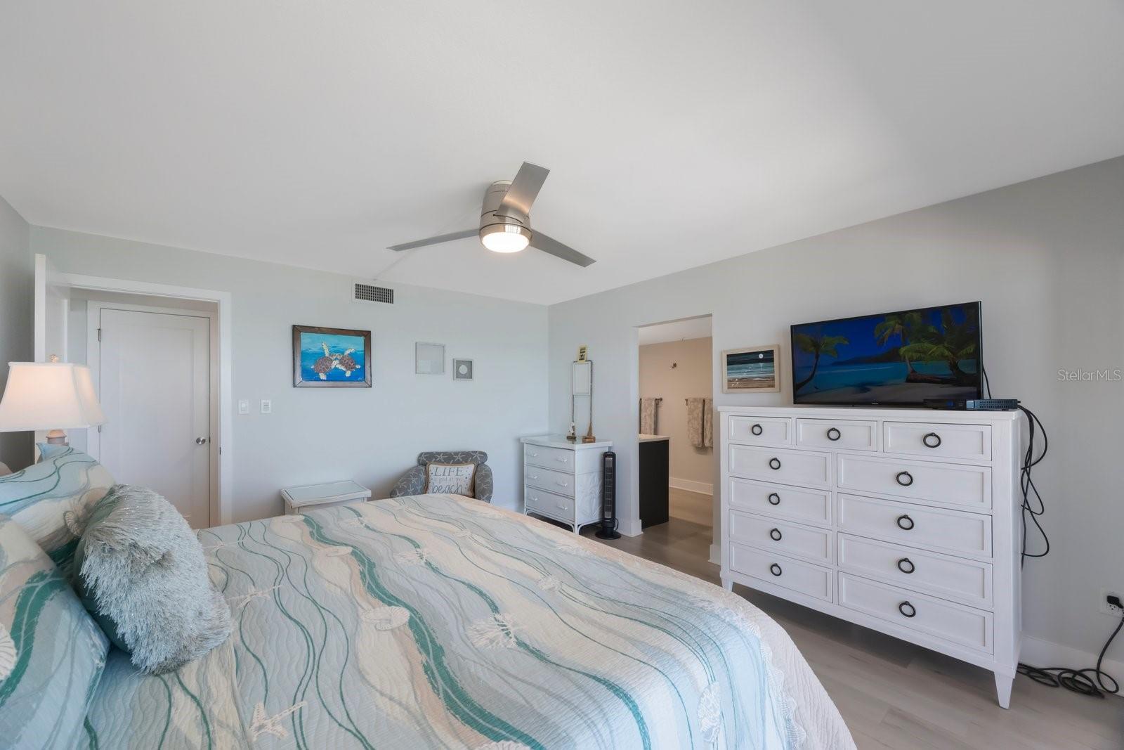 Image 33 of 70 For 14950 Gulf Boulevard 902