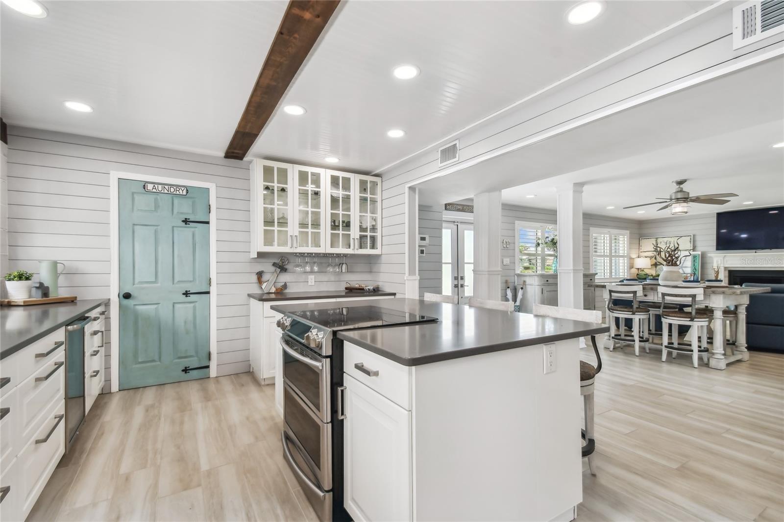 Listing photo id 9 for 16106 6th Street E