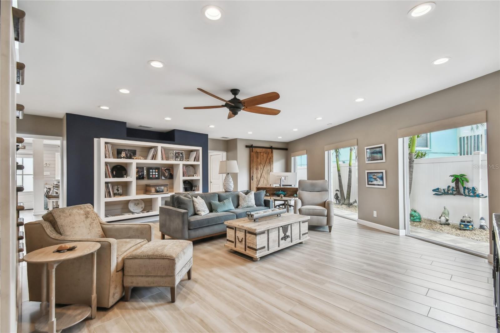 Listing photo id 12 for 16106 6th Street E