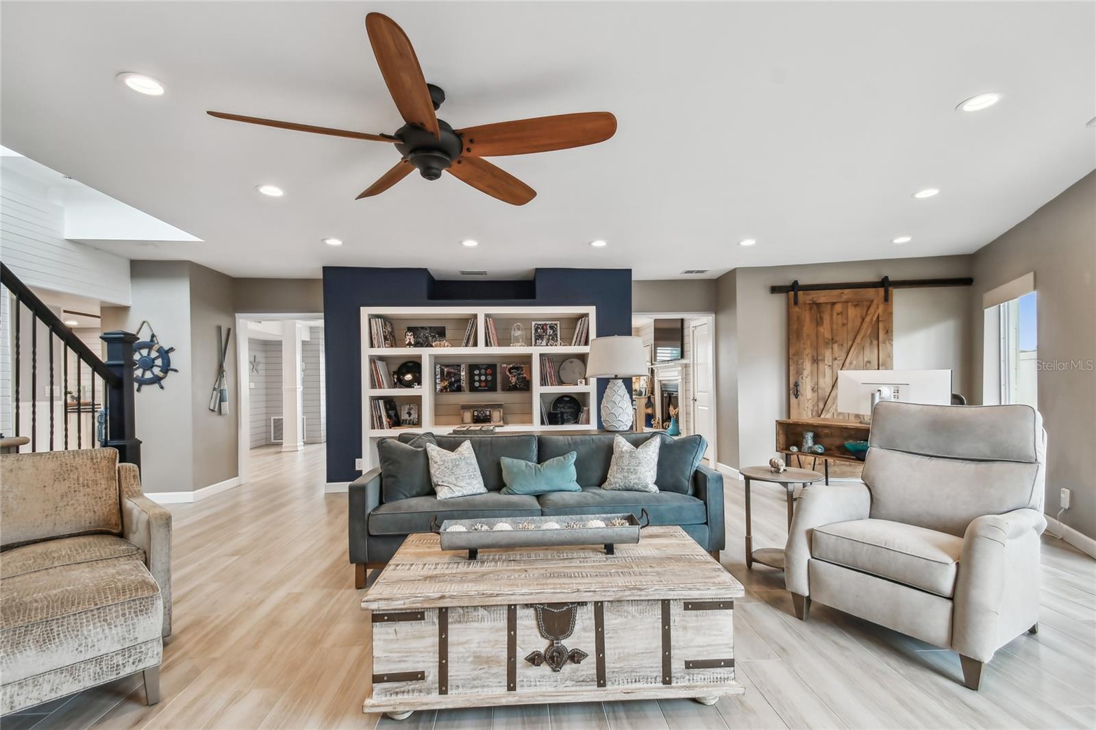 Listing photo id 13 for 16106 6th Street E